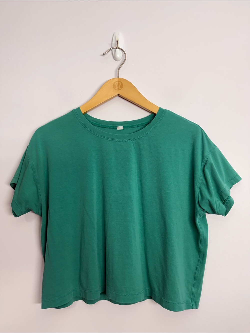 145: Lululemon Cates Tee Maldives Green Size 6/8? PTP: 22”